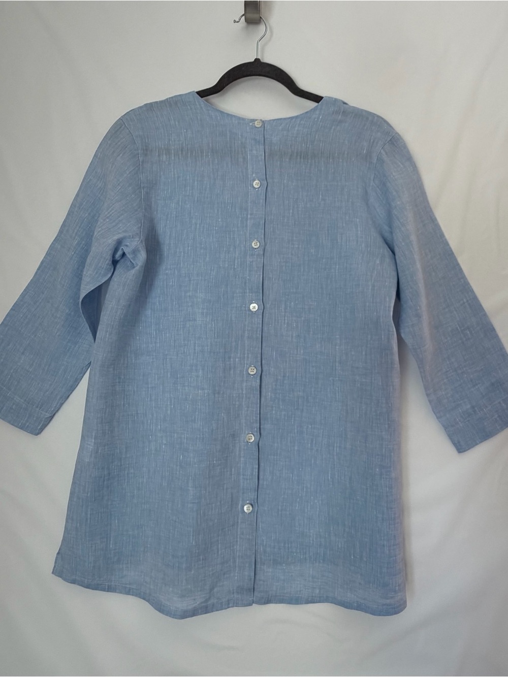 Amina Rubinacci, 3/4 sleeve, buttons up the back, linen, great condition.